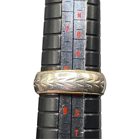 Set of two mens rings one sterling silver 925with wheat pattern one titanium mar - Picture 7 of 8